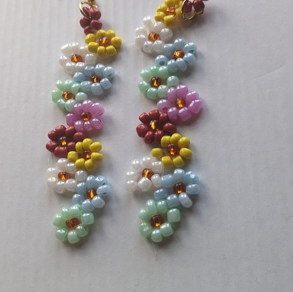 🌹"3/25🌹New* Multicolor Flower  Beaded Earrings - Picture 2 of 14